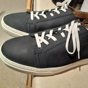 Bacco bucci sheepskin sport sneakers. Navy blue